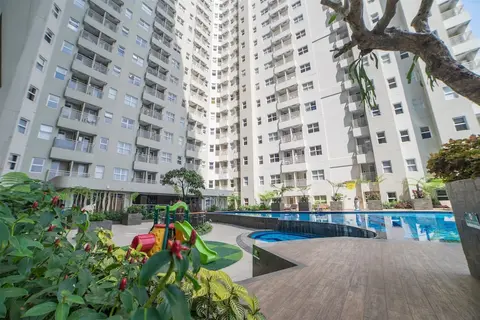 Spacious Corner 2Br Apartment At Parahyangan Residence