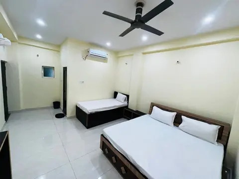Goroomgo Kashi Residency Varanasi