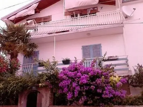 Apartment Ena