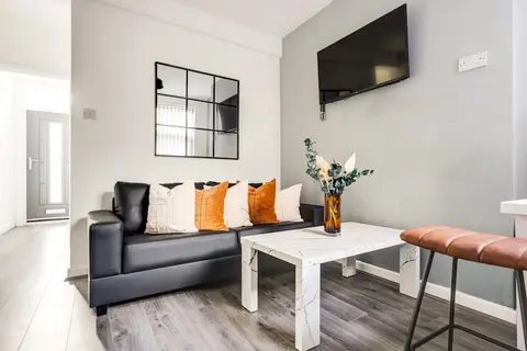 Vichy - Strathcona Suites, 3 Beds Houses in Wavertree