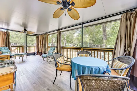 Steps to Lake Kerr: Home w/ Pool & Hot Tub Access!