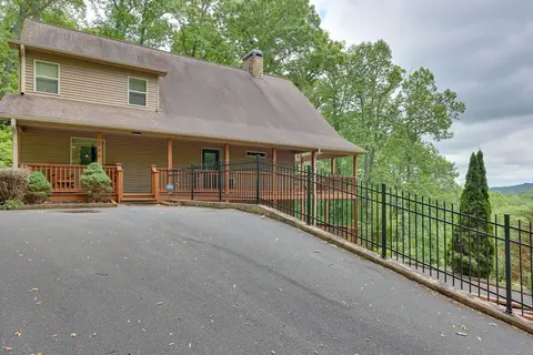 Luxe Blairsville Cabin w/ Game Room, Near Hikes