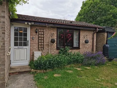 Impeccable 1-bed Lodge in Eastleigh
