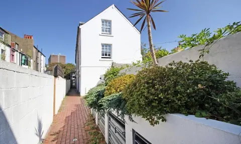 Artist Studio - Super Central Brighton - Sleeps 2 3 Guests - Free Wifi