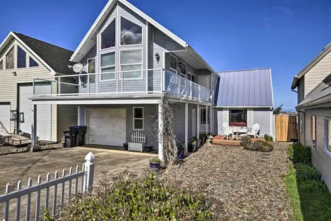 Waldport Beach House w/ Loft, Grill & Ocean Views!