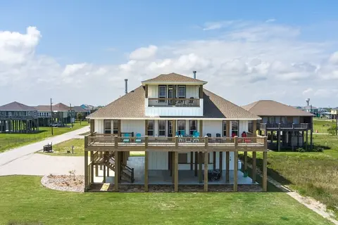 Kathleen's Retreat 5 Bedroom Home by RedAwning