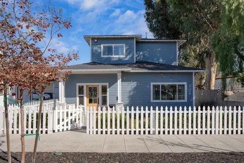 Socal Cottage by Avantstay Near Gaslamp + Firepit