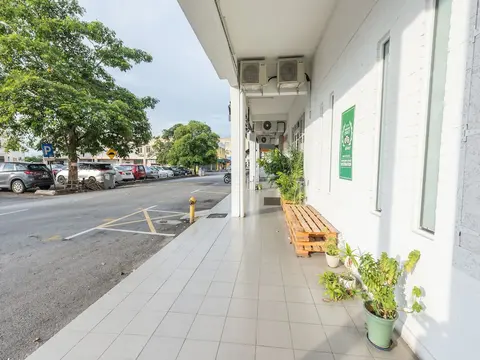 OYO 906 Happy 92 Hotel Lumut
