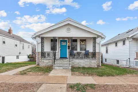 Blue Door Bungalow | JZ Vacation Rentals