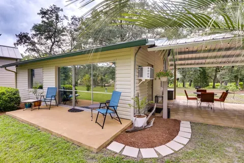 Riverfront Florida Escape w/ Grill & Fire Pit!