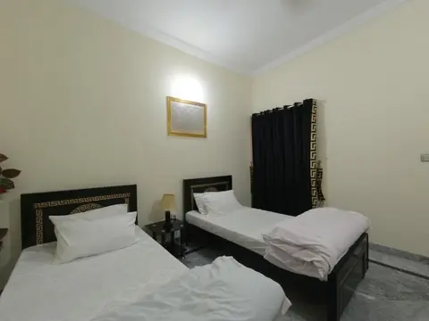 Room-room Cozy Guest Room in Rawalpindi