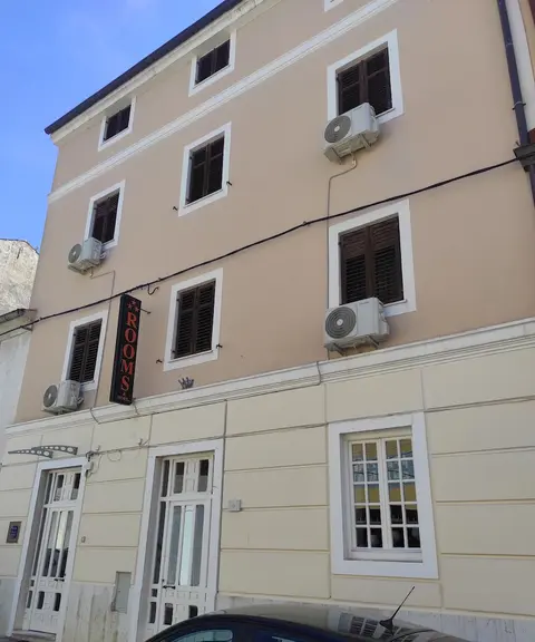 Pula center rooms
