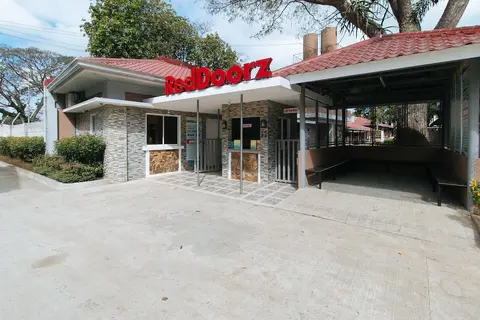 RedDoorz Premium @ Trece Indang Road