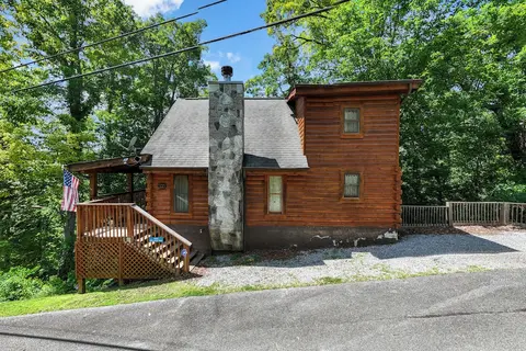 Newly Renovated Cabin w/ Hot Tub, Lake & Bbq!