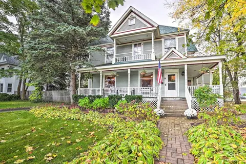 Historic Gaylord Home in Heart of Downtown!