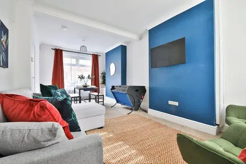 Charming 3 Bed Home Near Caerphilly Castle