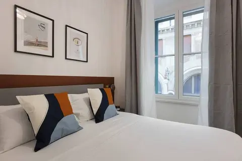 Chic Trieste Gem