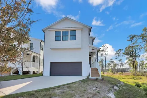 3bd/2.5ba Home w/ Amazing Bay View & Pool