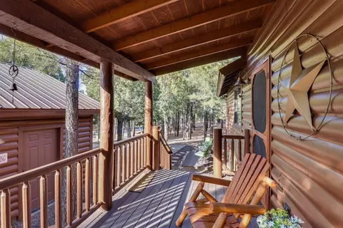3 Mi to Fool Hollow Lake: Cozy Cabin w/ Fire Pit