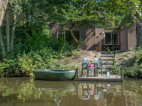 Bungalow on Weerterbergen Waterfront
