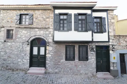 Avlulu Konak Kucukkoy