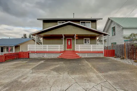 Northern Lights 3 Bedroom Home by RedAwning