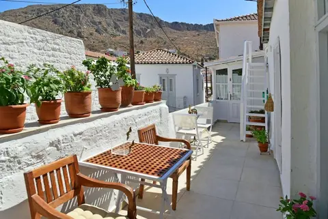A Sea-licious Vacation - Chic Style in Hydra