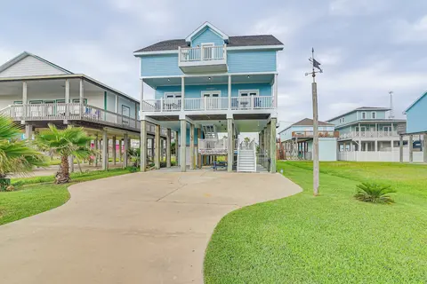 Steps From Gulf: Freeport Home w/ Water Views
