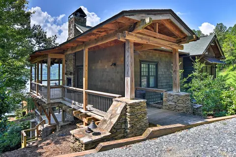 Lake Santeetlah Home w/ Gas Grill, Walk to Marina!