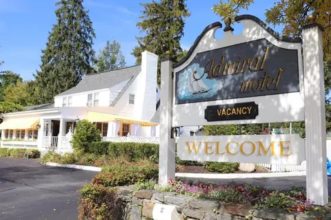 Admiral Motel