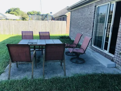 Spacious 3 BR Ranch House W Patio Yard in a Quiet Suburb