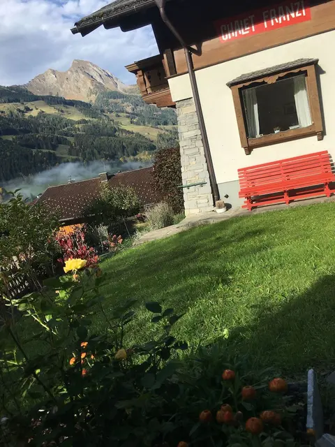 Cozy Chalet With Amazing Mountain Views Ski-in, Ski-out, Trailheads