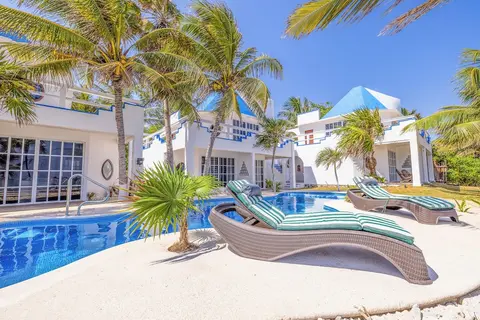 Casa Cenote Hotel