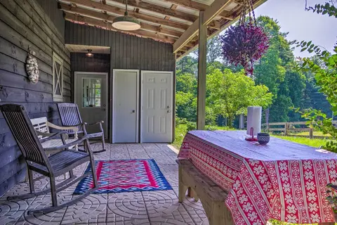 Rustic & Authentic Farm Stay by Dupont Forest!