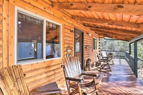 Whitewood Cabin: Deck, Gas Grill & Hot Tub!