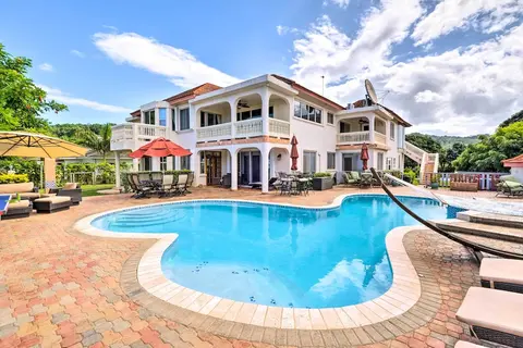 Oceanfront 'majestic Beach House' w/ Gym + Pool!