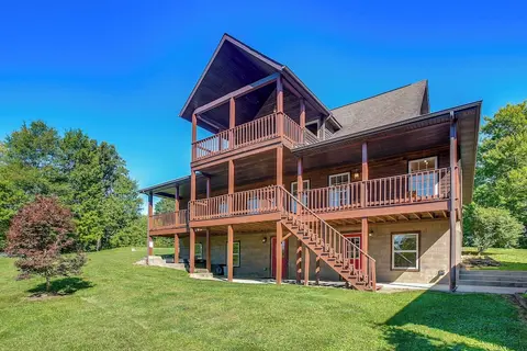 Quiet Family Cabin in Hamden: Hot Tub + Game Room!