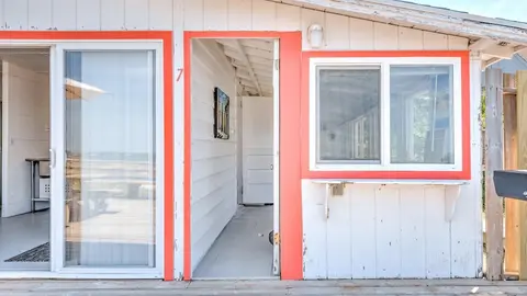 Bungalow 7 - 2br, Waterfront
