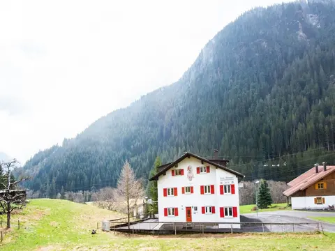 Happynest Inspiring Hostel