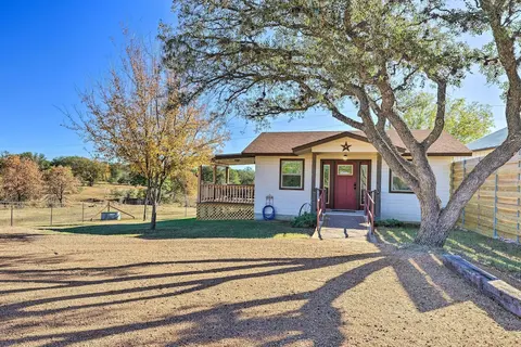 Cozy Fredericksburg Studio Near Wineries!