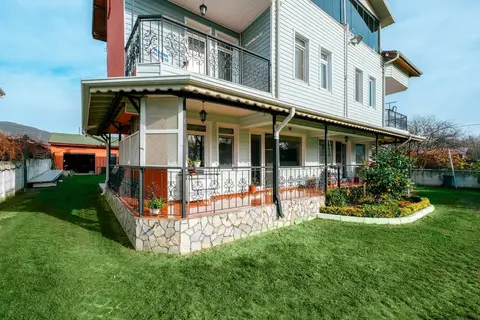 House With Garden and Balcony in Kartepe