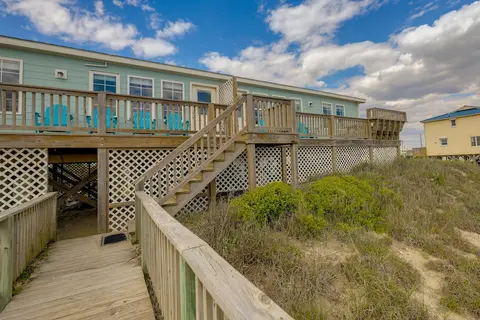 Beachfront Emerald Isle Vacation Rental w/ Deck!