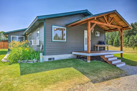 Sun-soaked Trout Creek Escape < 2 Mi to River