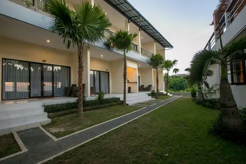 LaBomie Uluwatu