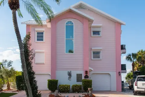 232 S Harbor Dr - Island Bay 3 Bedroom Home by RedAwning