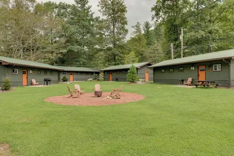Community Rec Center: Outdoor Haven in Hillsgrove!