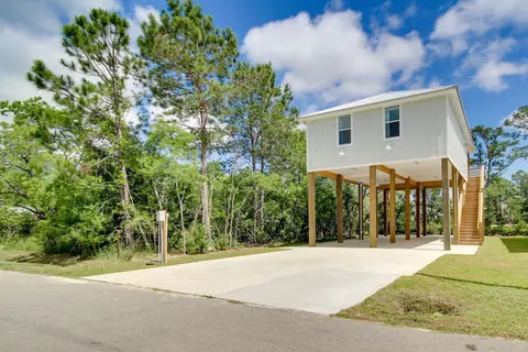 Lovely Bay St Louis Retreat w/ Dock & Canal Access