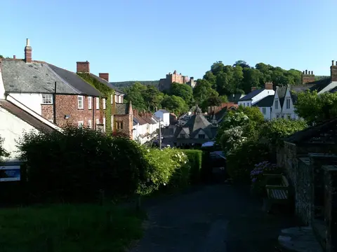 House - Sleeps 6 & Paid off Site Parking Available