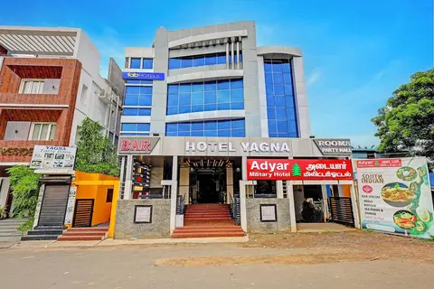 Fabhotel Yagna Residency
