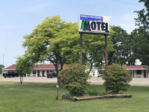 Edge Of The Woods Motel